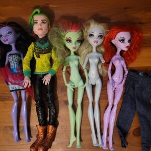 Monster high doll lot